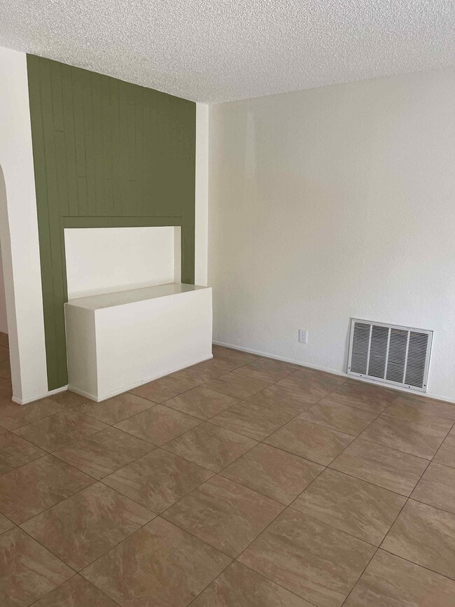 15086 Dakota St