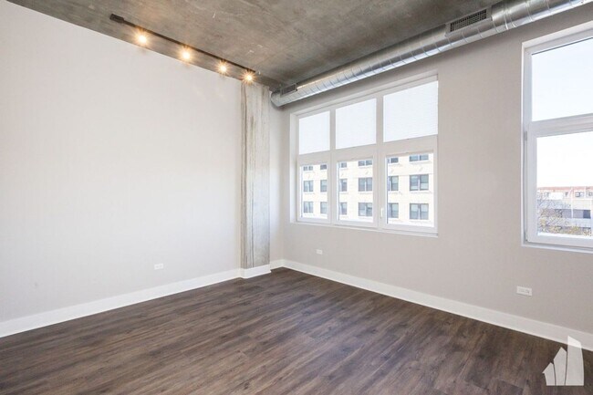 Photo - 3833 N Broadway Unit 602