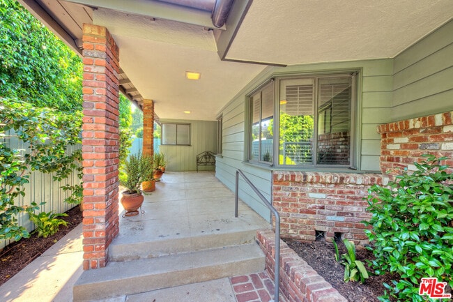 Photo - 221 S Carmelina Ave
