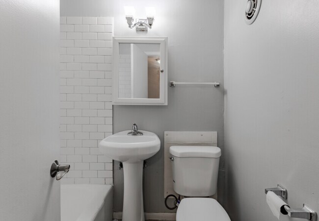 Photo - 2205 Bryant Ave: The Lowry Hill Nook