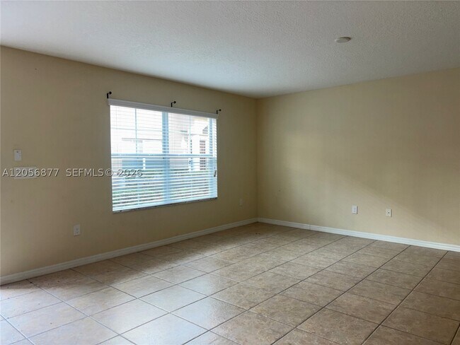 360 Carina Cir