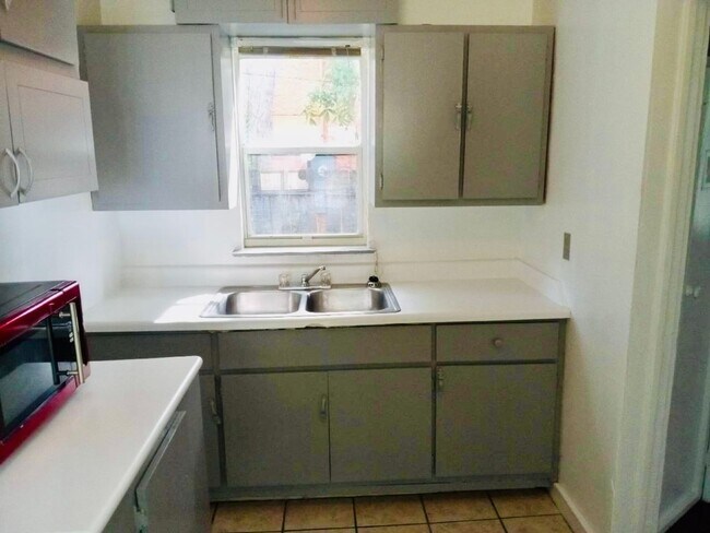 Photo - 314 Cottrill St Unit A