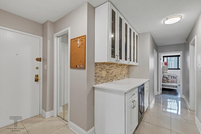 Building Photo - 30 E Division St Unit 7E