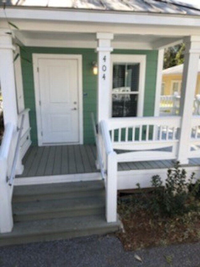 One bedroom cottage close to Downtown Ocea... House House Rental in