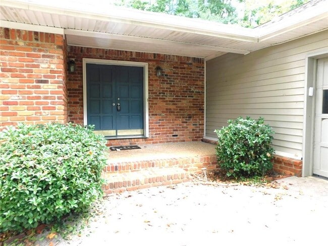 Photo - 626 Indian Hills Pkwy NE
