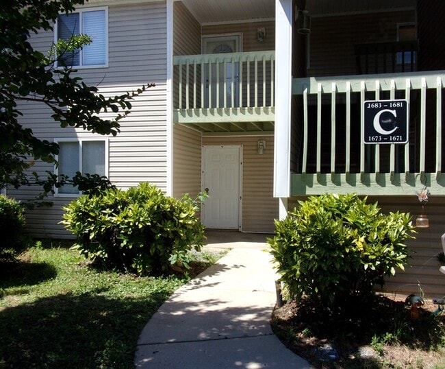 Building Photo - Fully Renovated Ground Floor Condo near Cherry Park Unit 102-C