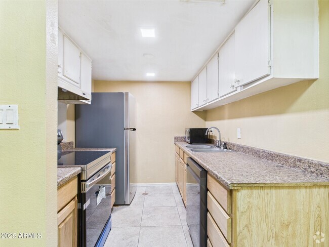 Building Photo - 5224 N 42nd Ln Rental