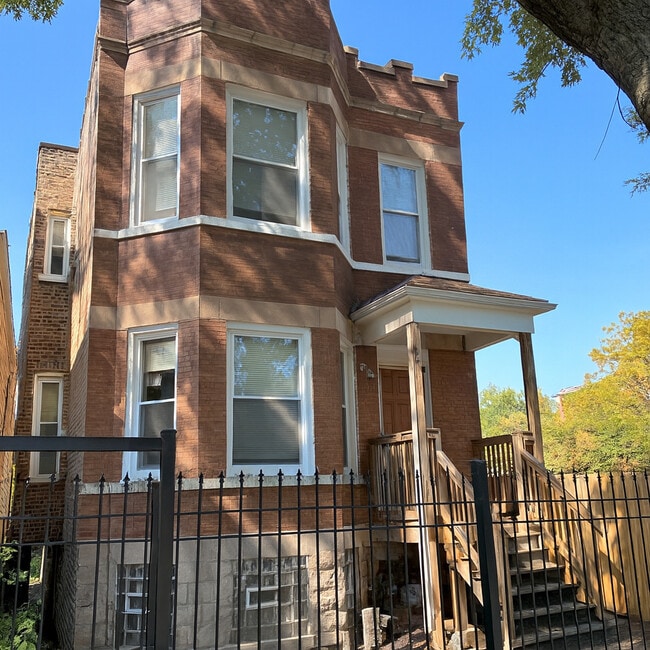 Building Photo - 6006 S Marshfield Ave Unit 1