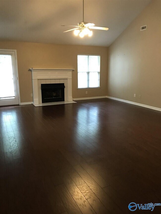Photo - 110 Bridgeway Ln