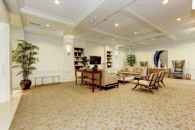 Paramount East - Spectrum Paramount Apartments