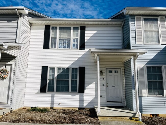 Building Photo - 2 Bedroom, 2.5 Bath Townhouse