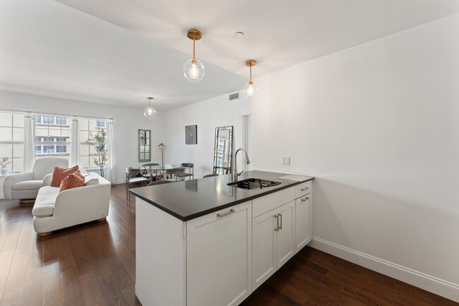 Photo - 10 Byron Pl Unit 504