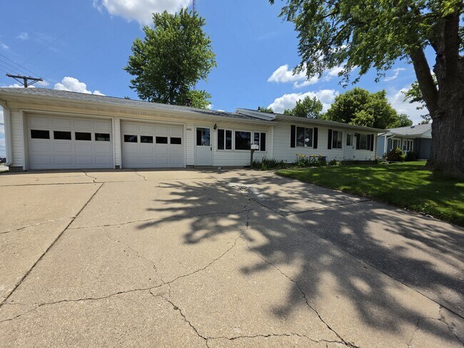 Building Photo - 4747 Danbury St NE