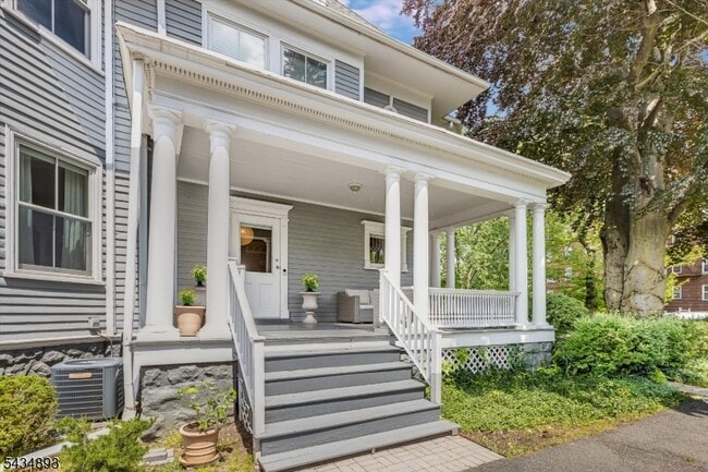 Building Photo - 92 Midland Ave