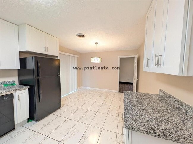 Photo - 525 Cedar Wood Ct SW