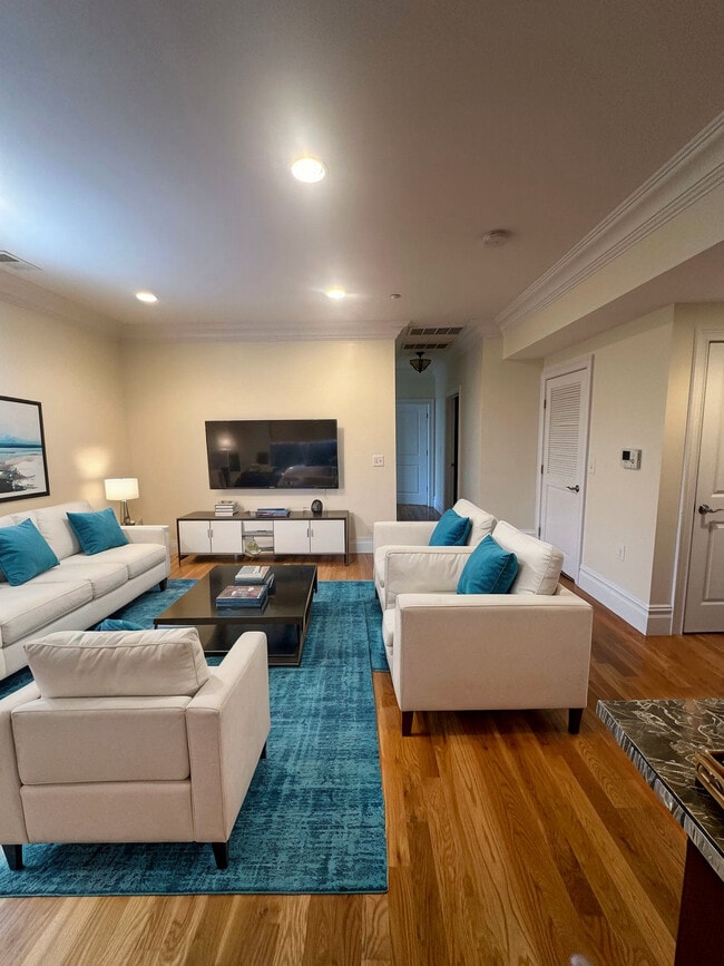 Surmount Commons: Elevate Your Lifestyle i... - Surmount Commons: Elevate Your Lifestyle i... Apartments