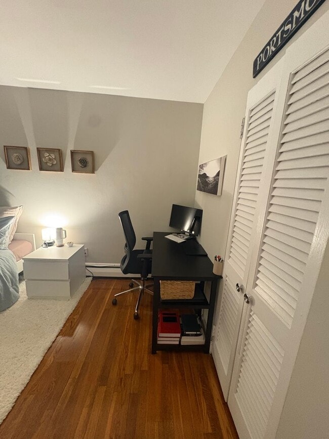 Photo - See YT Video!  No Fee!  Huge & Sunny Apt near Ts & Cleveland Cirlce.  Cat Friendly