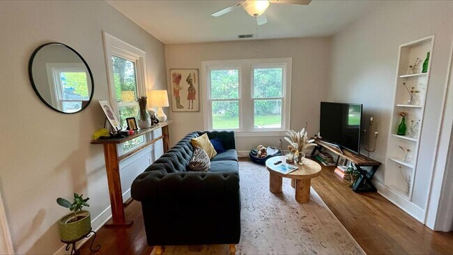 Photo - 515 E Live Oak St
