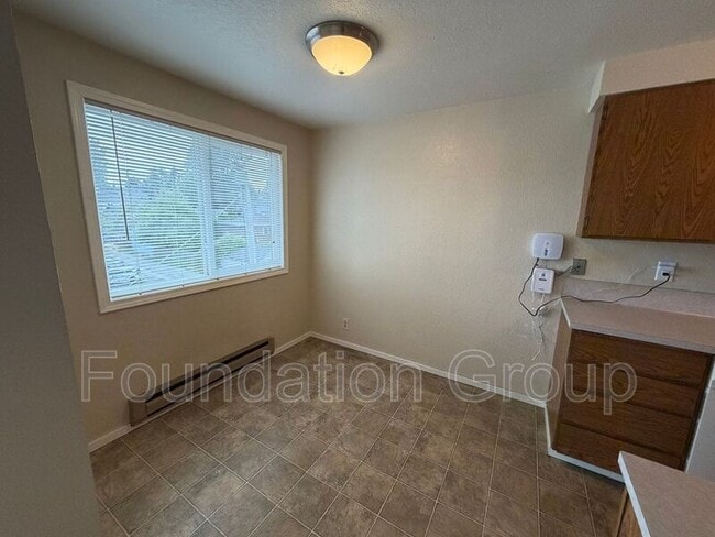 Photo - 938 N 100th St