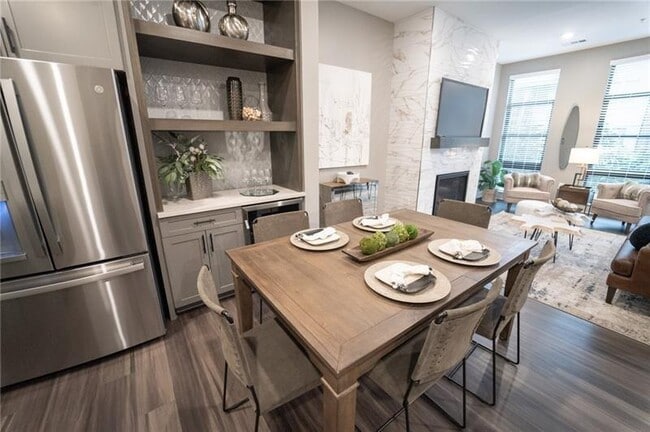 Photo - 1052 Fraser St