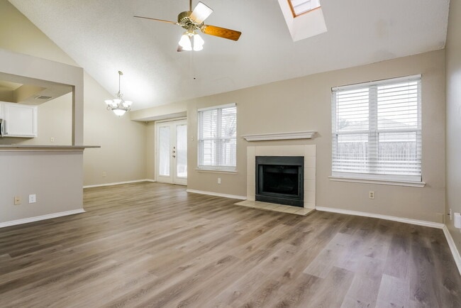 Photo - 4844 Thistledown Dr