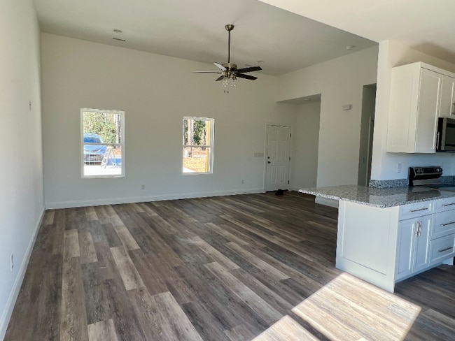 Photo - 1930 29th St NE