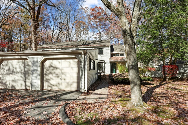 Photo - 27 Farmington Chase Crescent