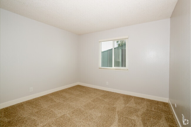 2BR, 1BA - 850SF