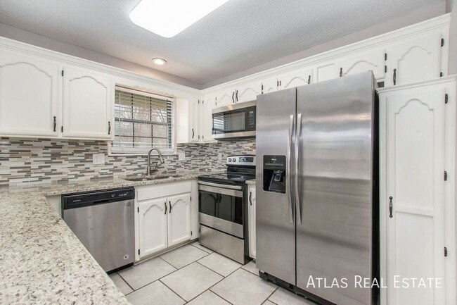 Photo - 301 SE Onyx Dr
