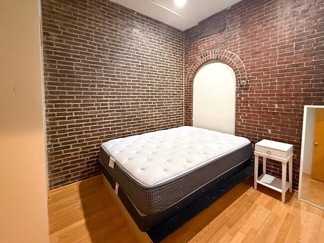 Photo - 49-51-51 Temple Pl Unit 3R