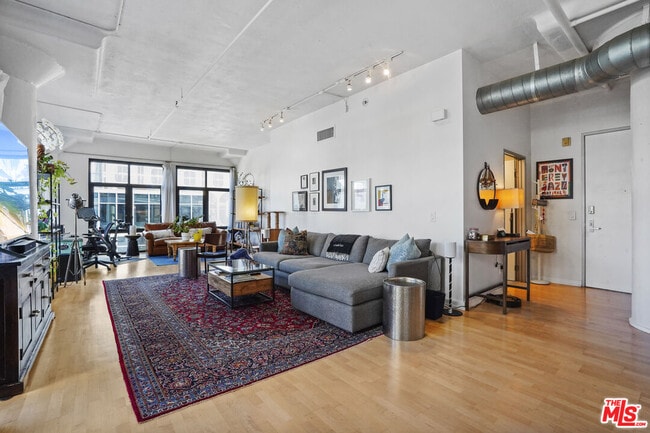Photo - 330 W 11th St Unit 306