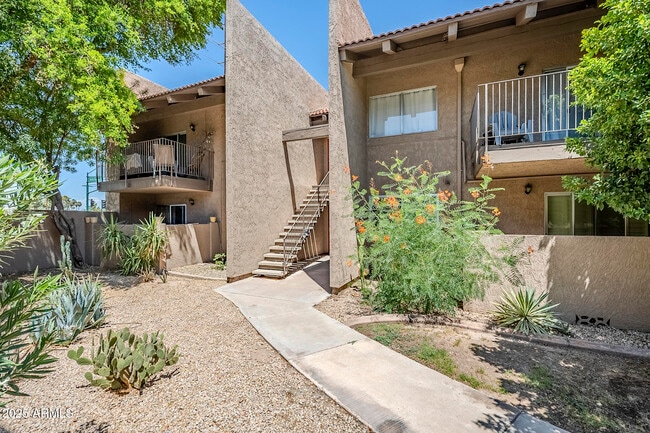 Building Photo - 5525 E Thomas Rd Unit C2 Rental