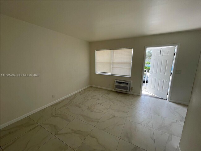 Photo - 801 N H St Unidad 13