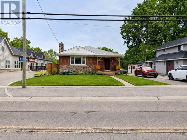 Photo - 20407B Leslie St
