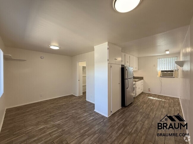 Building Photo - 15634 Leadwell St Rental