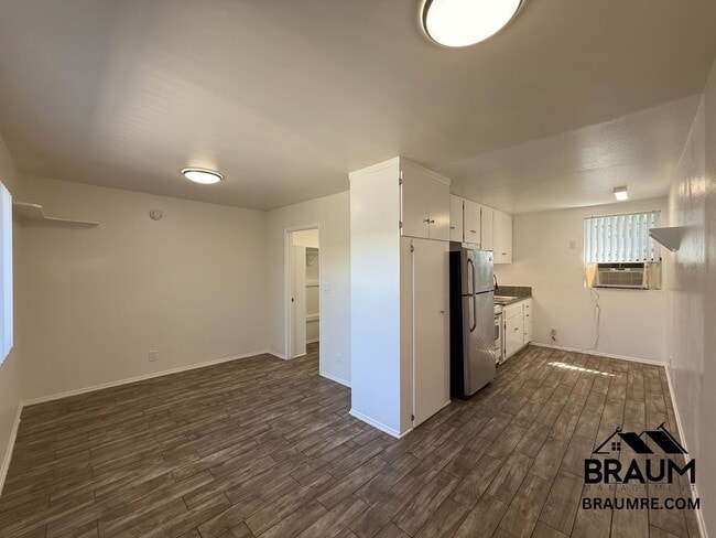 Photo - 15634 Leadwell St Apartamento Unidad 8