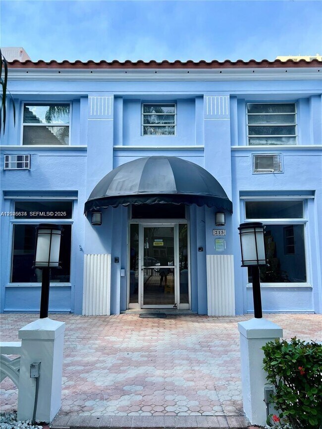 Building Photo - 215 30th St Unit 22