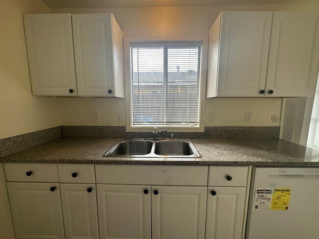 Photo - 929 Roselawn Ave #A, Modesto Unidad #A