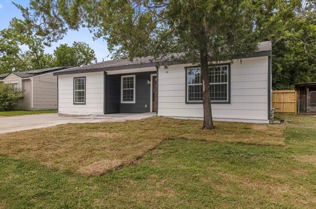 Building Photo - 3906 Simsbrook Dr Rental