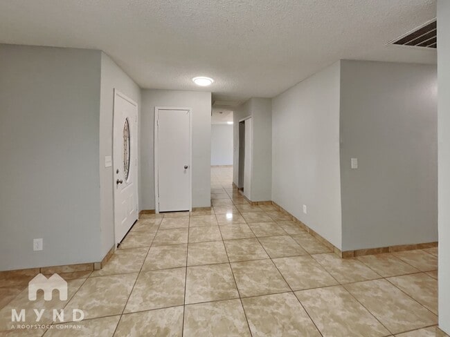 Photo - 320 Palo Verde Dr