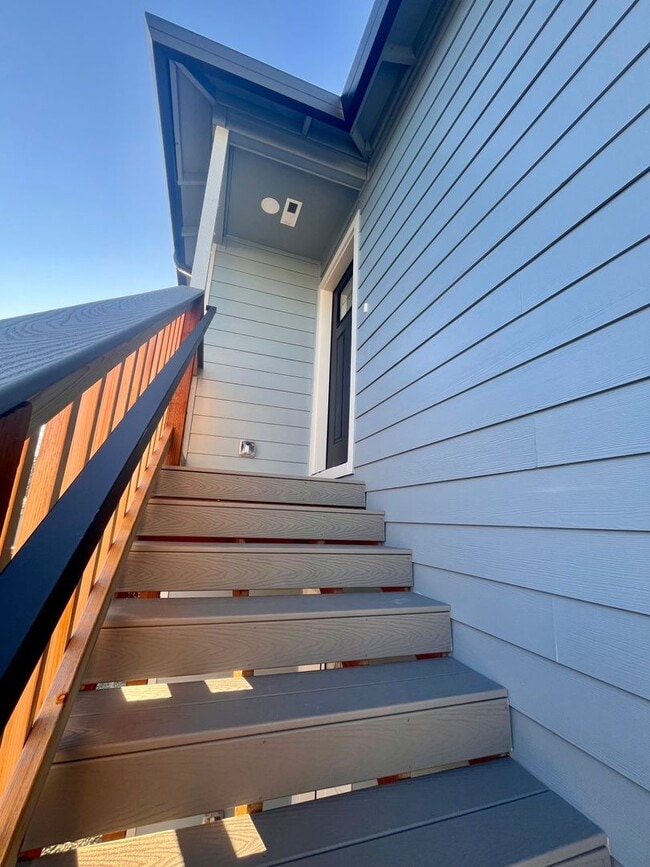 Building Photo - Medford/Central Point Area - 1 Bedroom / 1 Bath New Construction