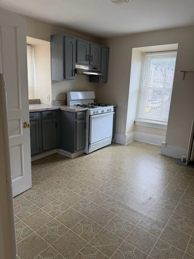 Photo - 450 S 18th St Unit Apt 3