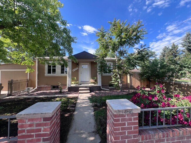 Lower Level of Charming 1BR Townhome in De... - Lower Level of Charming 1BR Townhome in De...