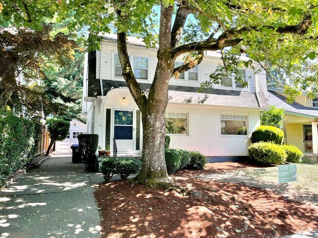 Photo - Grant Park 3-Story with Hardwoods, Huge De...