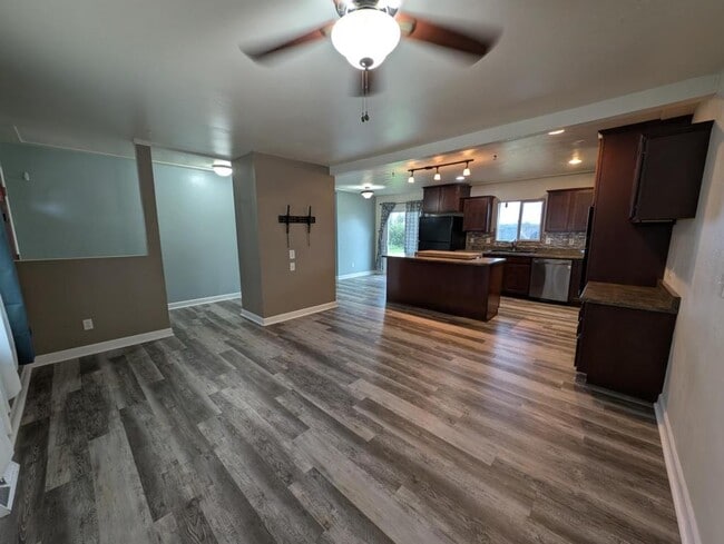 Photo - 1167 Westview Dr