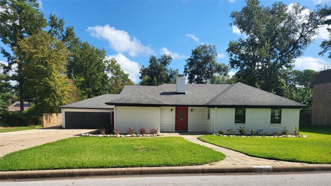 Building Photo - 233 Royal Oaks Rental