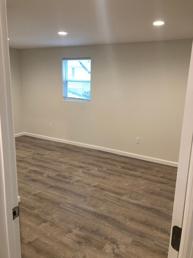 Photo - 1013 W State St