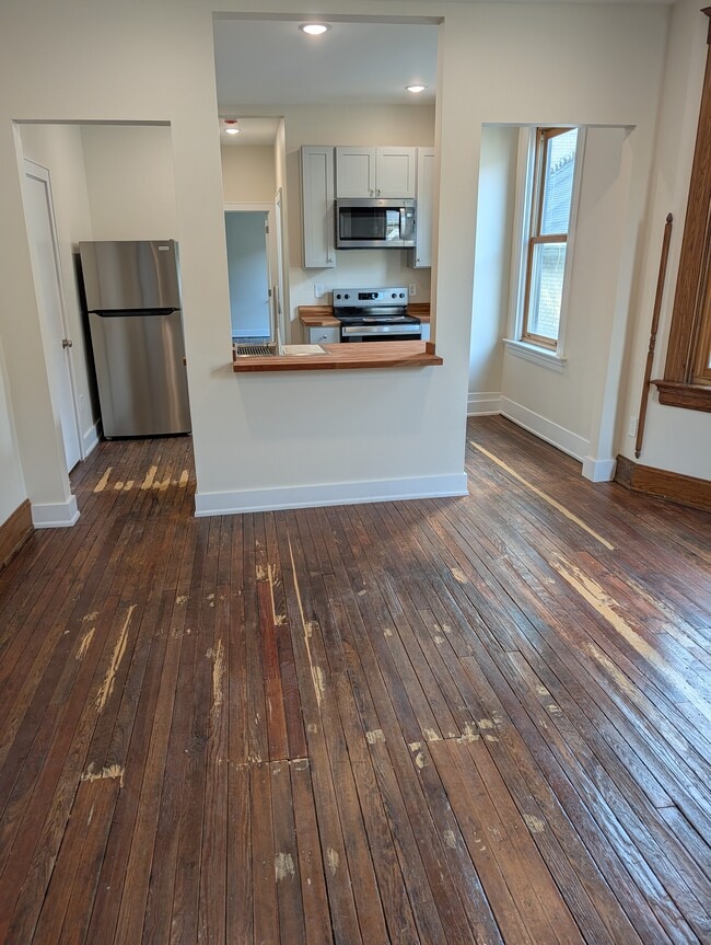 Building Photo - 3940 Spring Grove Ave Unit 2
