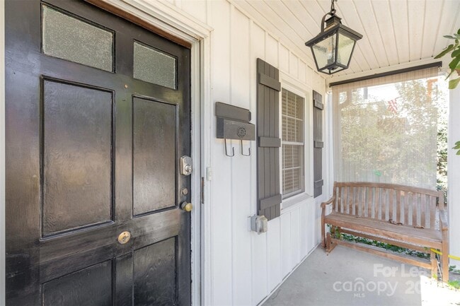 Photo - 542 Iverson Way