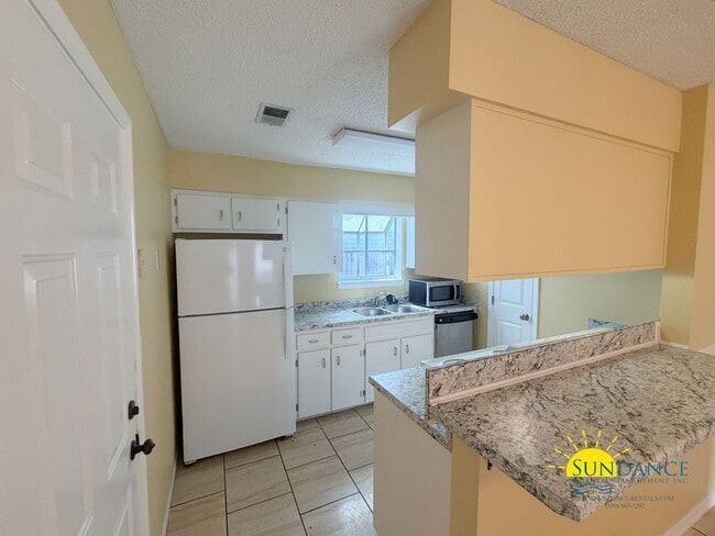 Photo - 134 Midland Ct